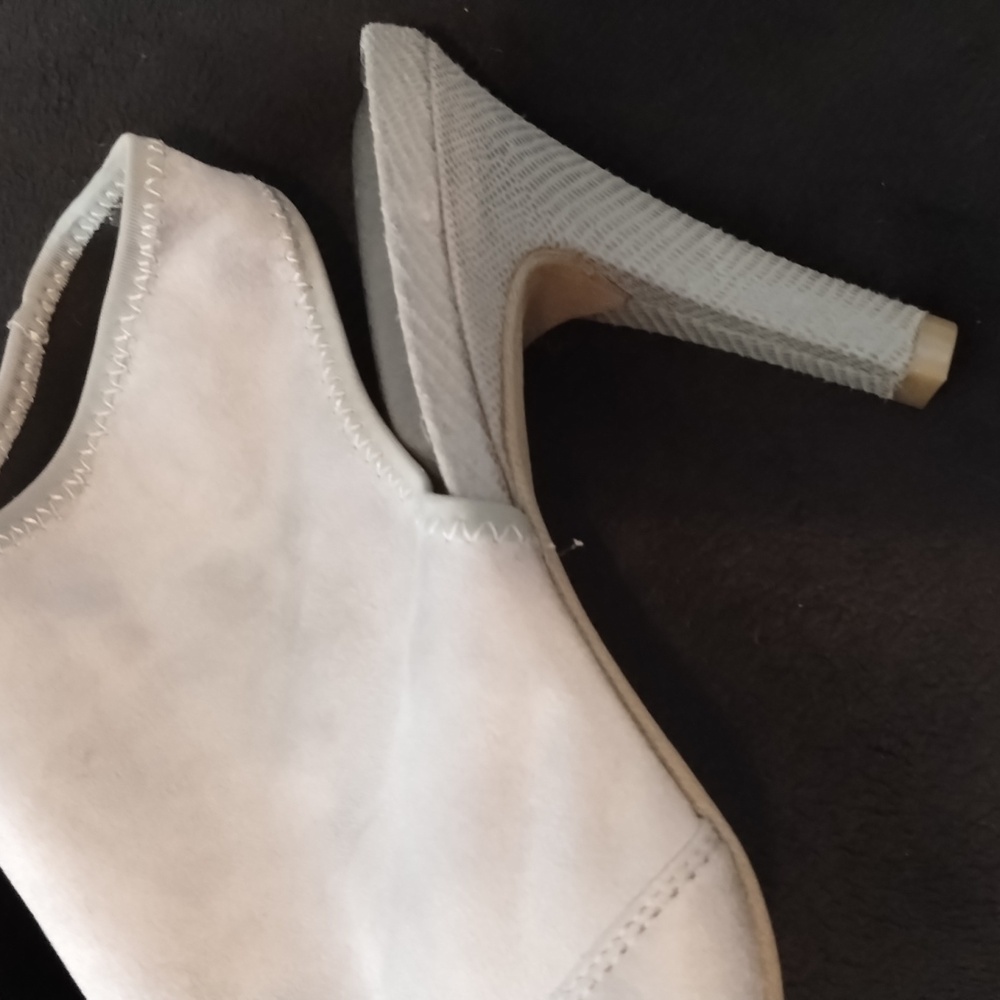 Shoe - Picture 3 of 6
